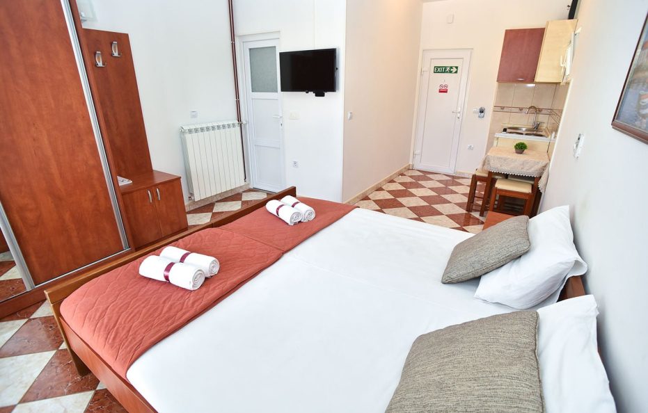 Studio Apartment with 2 Beds – No.3
