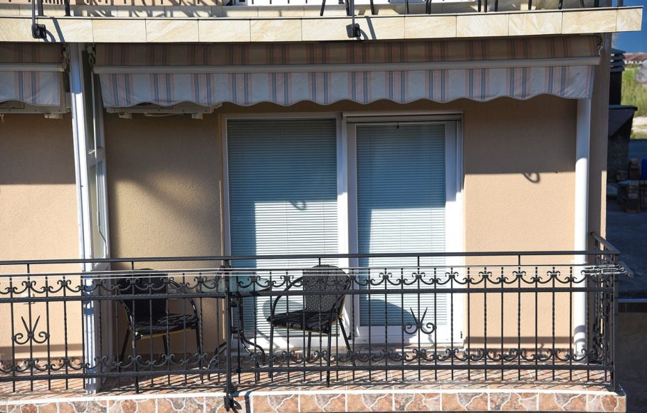 Studio Apartment with 3 Beds – No.10