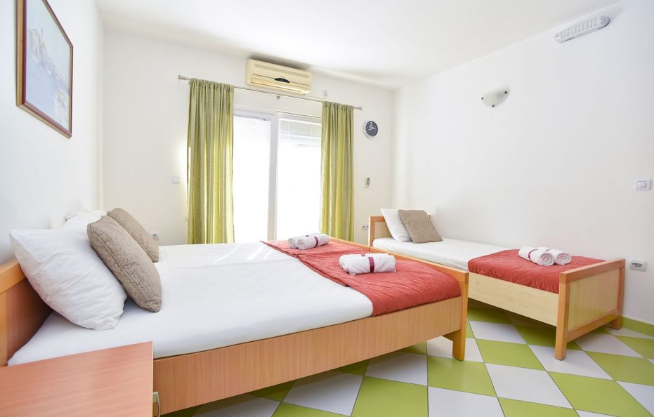Studio Apartment with 3 Beds – No.10