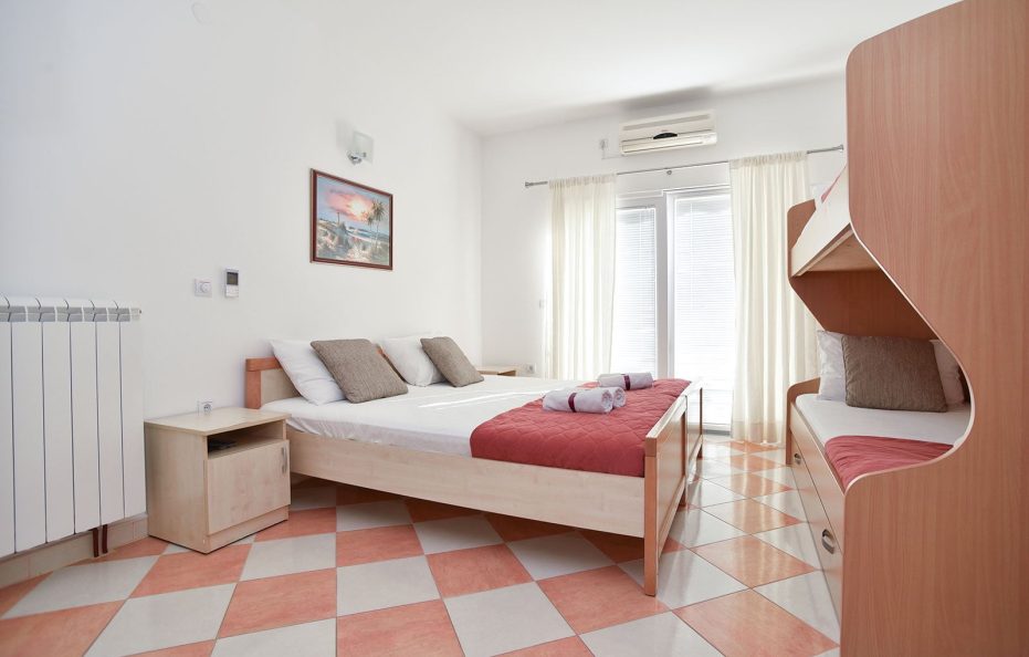 Studio Apartment with 4 Beds – No.6