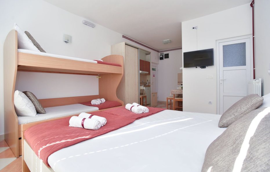 Studio Apartment with 4 Beds – No.6