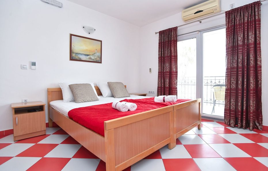Studio Apartment with 2 Beds – No.7