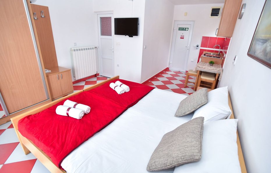 Studio Apartment with 2 Beds – No.7