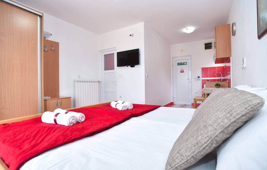 Studio Apartment with 2 Beds – No.7