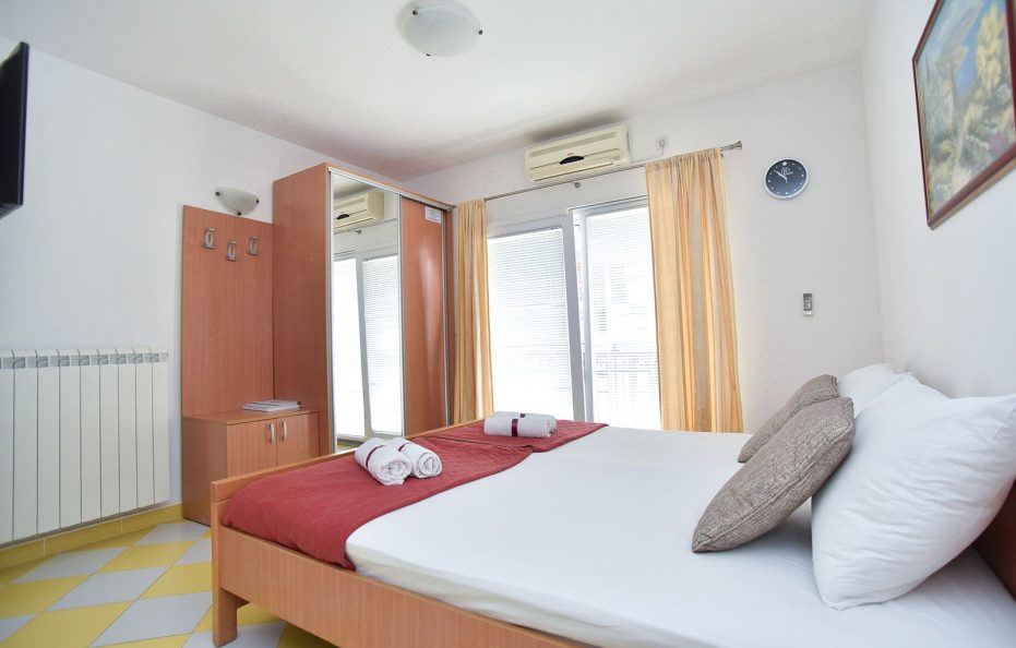 Studio Apartment with 2 Beds – No.8