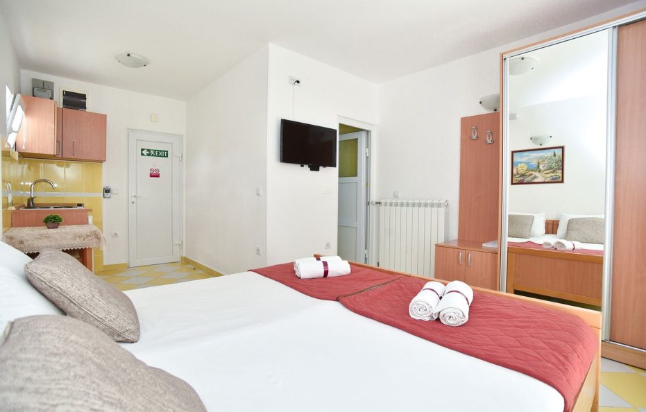 Studio Apartment with 2 Beds – No.8