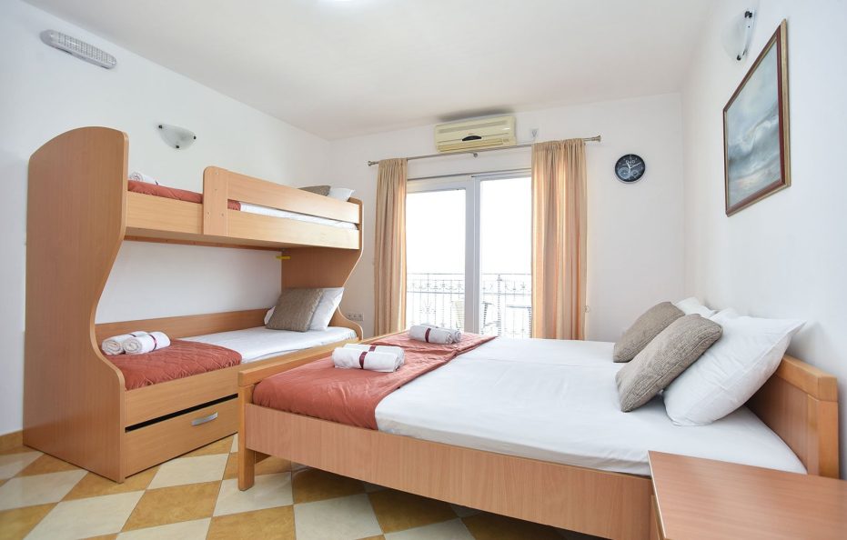 Studio Apartment with 4 Beds – No.9