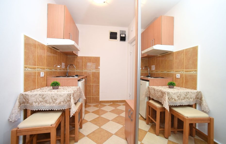 Studio Apartment with 4 Beds – No.9